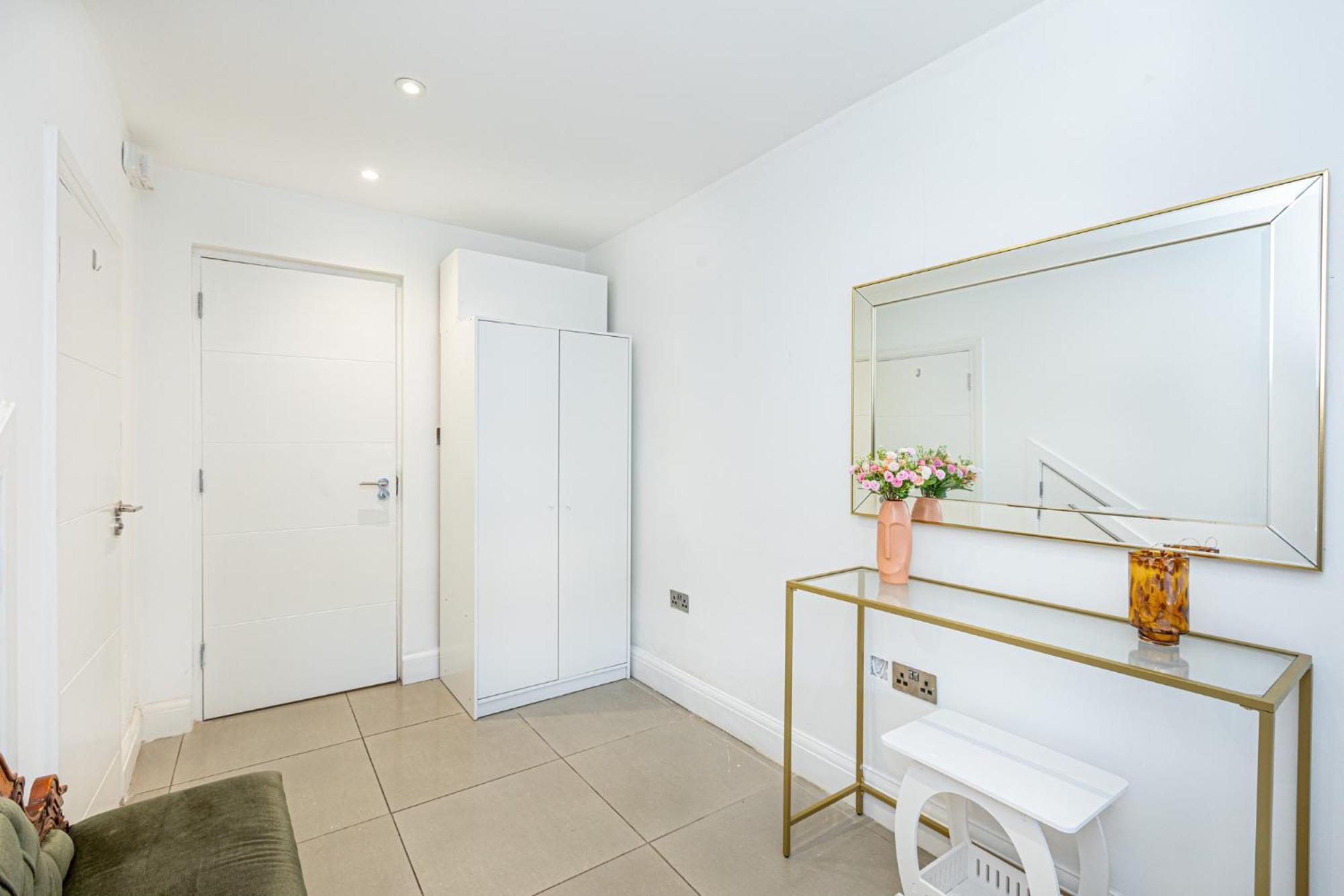 Luxury 3br Flat, Parking & Garden, Nw * London