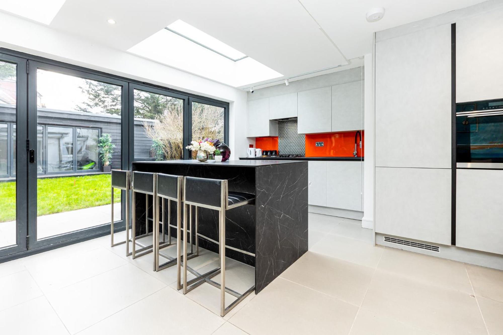 Luxury 3br Flat, Parking & Garden, Nw * Londra