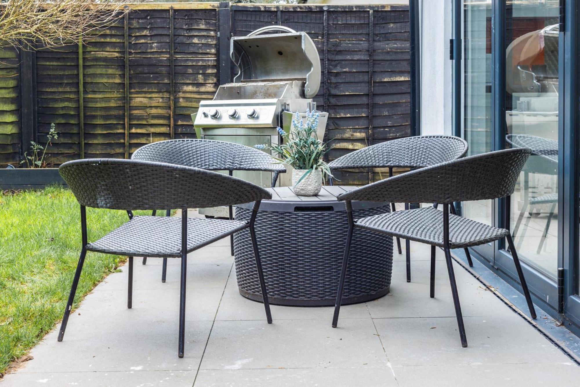 Luxury 3br Flat, Parking & Garden, Nw