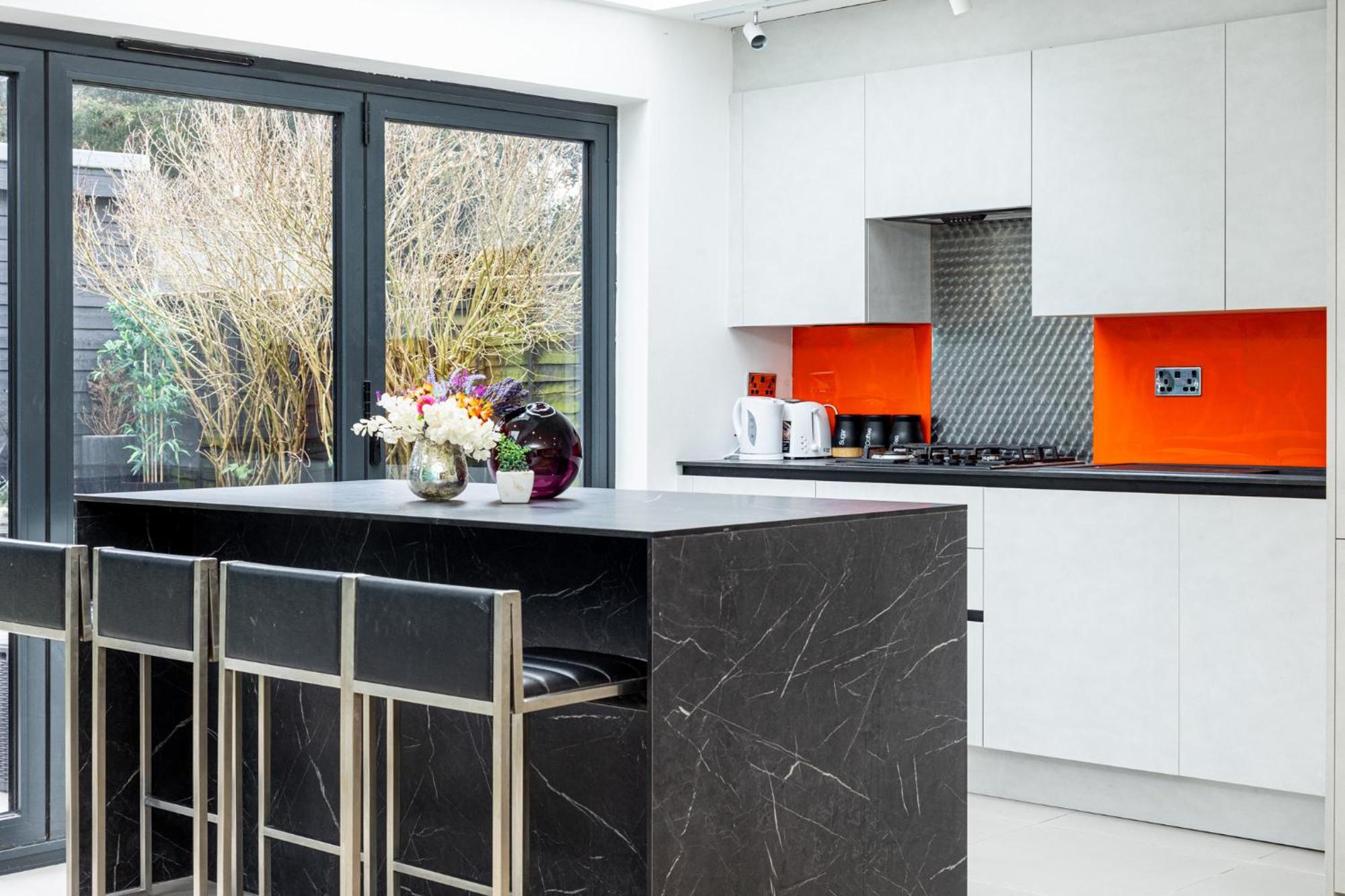 Luxury 3br Flat, Parking & Garden, Nw * Londra