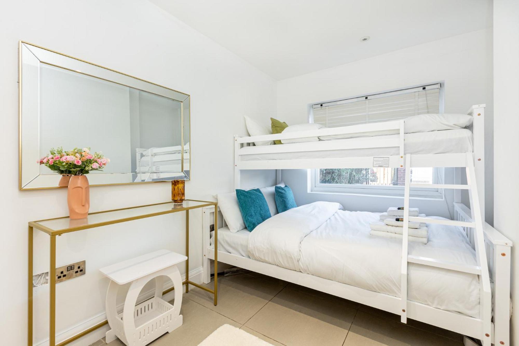 Luxury 3br Flat, Parking & Garden, Nw * Londra