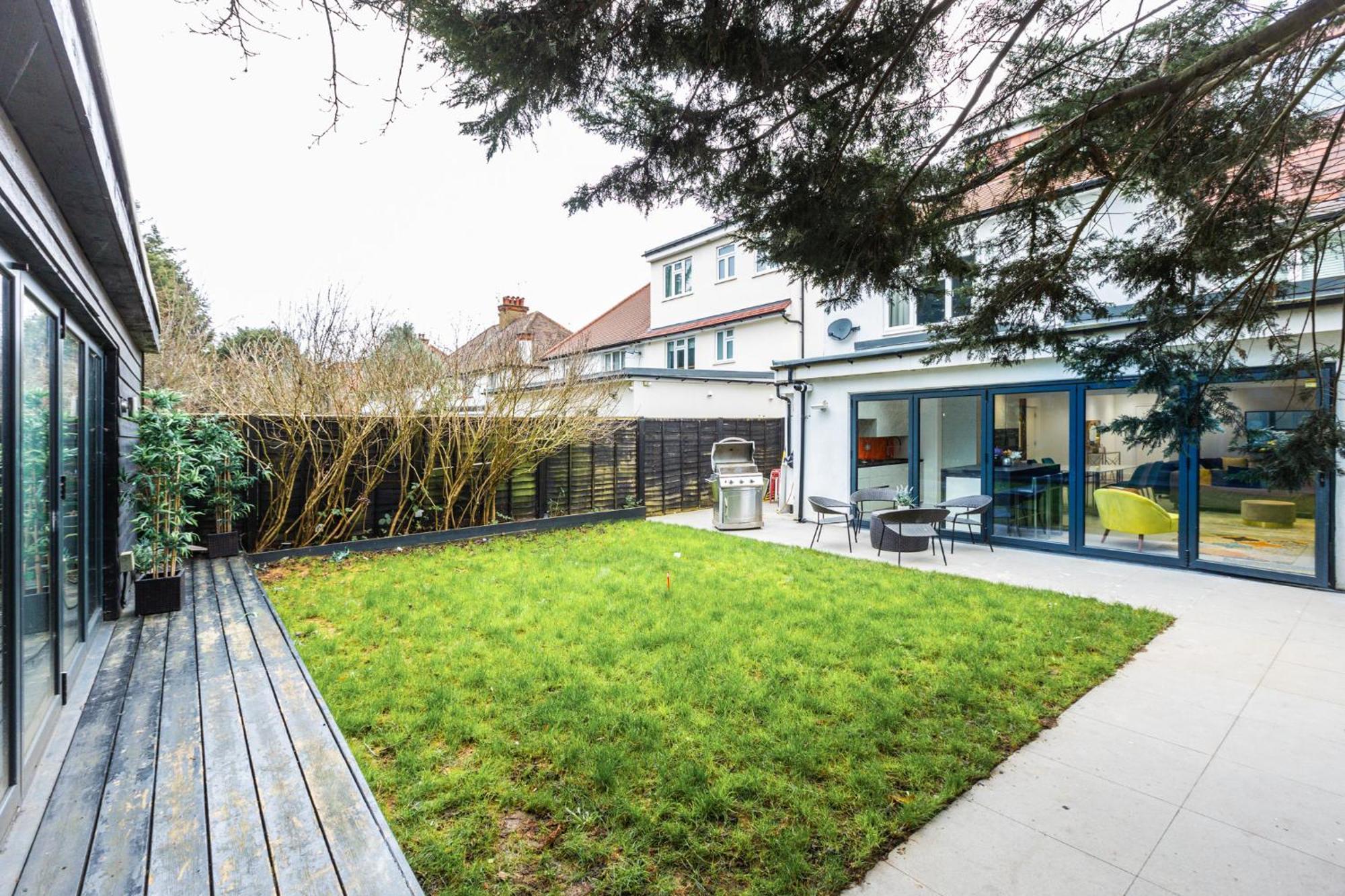Luxury 3br Flat, Parking & Garden, Nw *